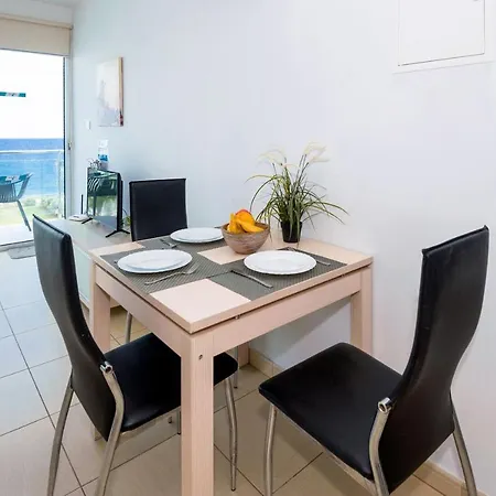 Gabriela - Coralli Beachfront بروتاراس