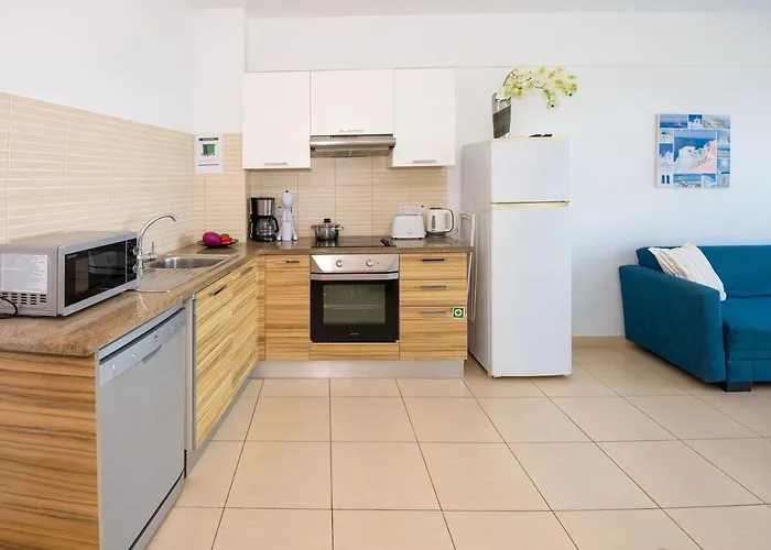 Gabriela - Coralli Beachfront Apartament Protaras