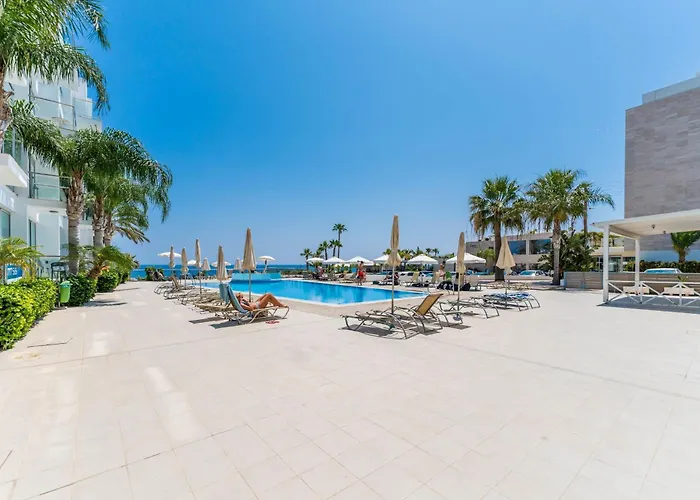 Gabriela - Coralli Beachfront Apartament