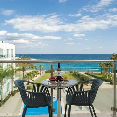 Gabriela - Coralli Beachfront Apartment *
