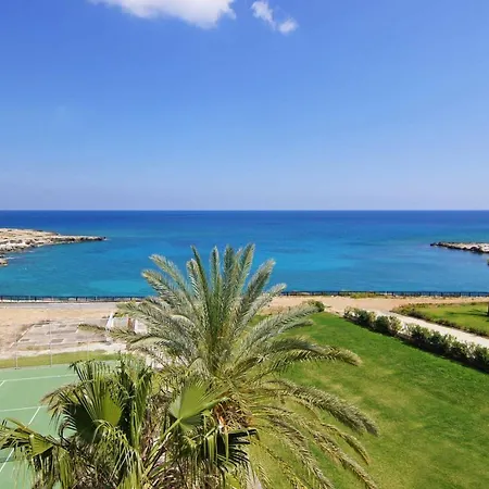 Gabriela - Coralli Beachfront Feriehus *