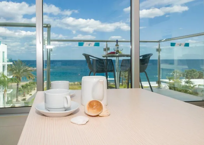 Gabriela - Coralli Beachfront アパート